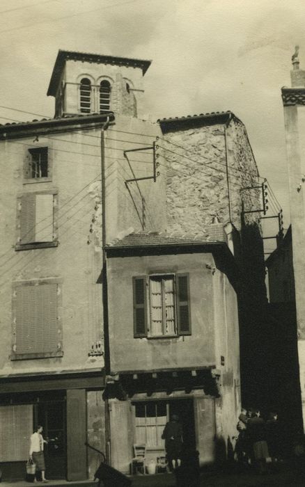 Maison dite Maison de Mandrin : Façade ouest sur rue, détail d’une console