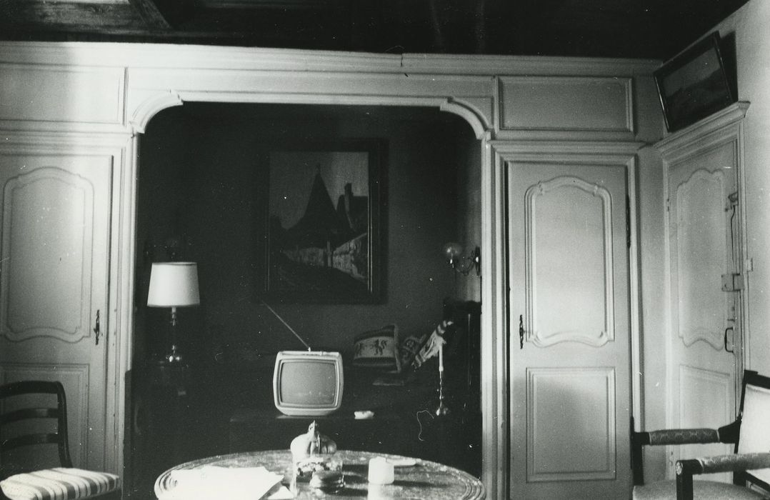 Maison forte ou château de Farnier : Chambre à alcôve n°1, lambris de revêtement, vue partielle