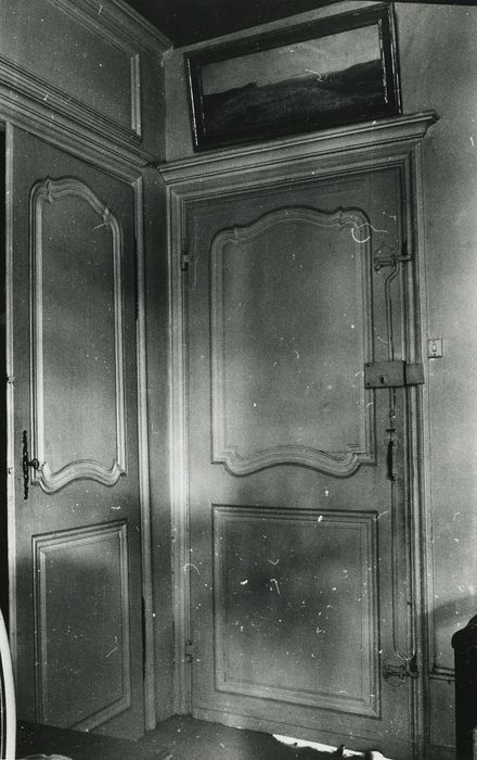Maison forte ou château de Farnier : Chambre à alcôve n°1, lambris de revêtement, vue partielle