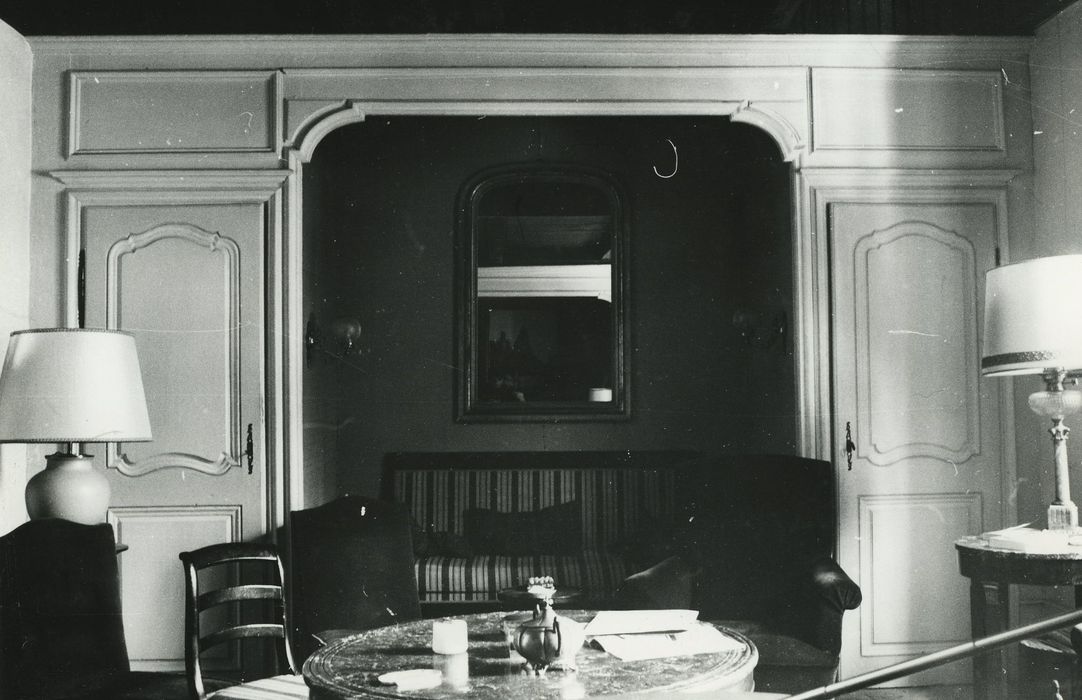 Maison forte ou château de Farnier : Chambre à alcôve n°2, lambris de revêtement, vue partielle