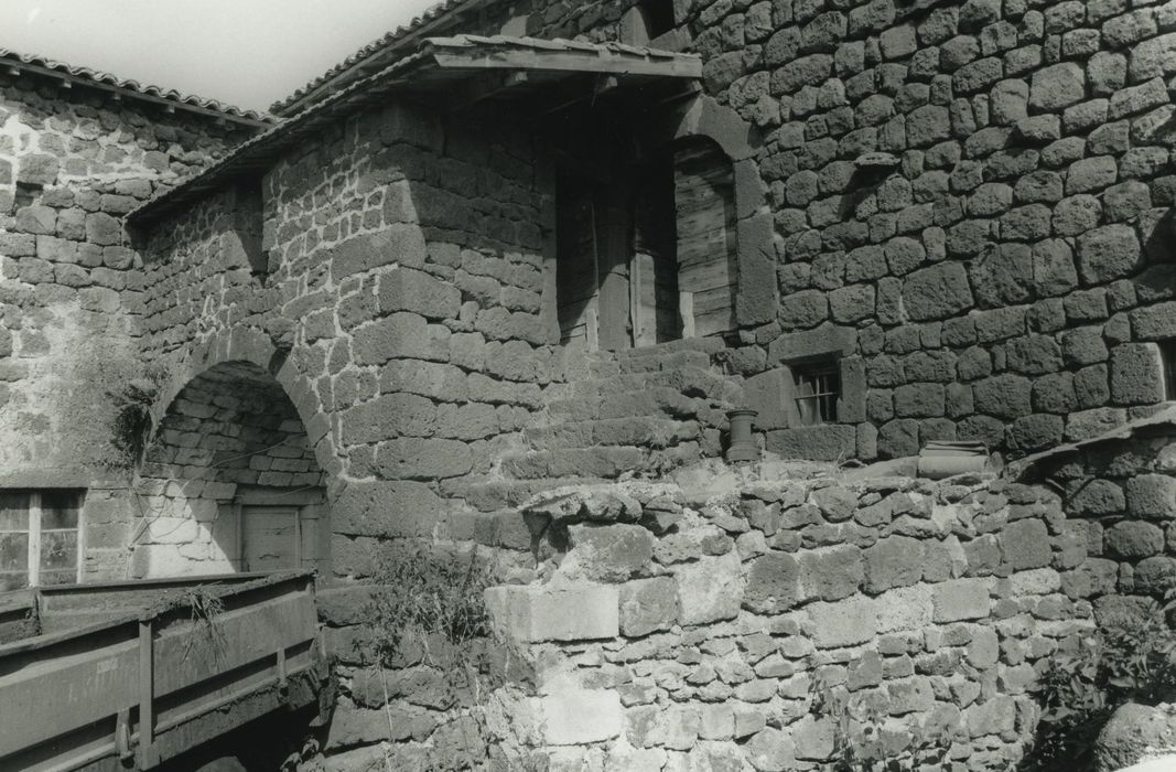 Ferme Arnaud : Grange et étable, façade sud, vue partielle