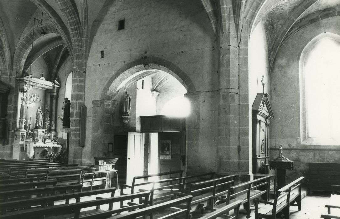 Eglise Saint-Jean-Baptiste : Nef, mur sud, vue partielle