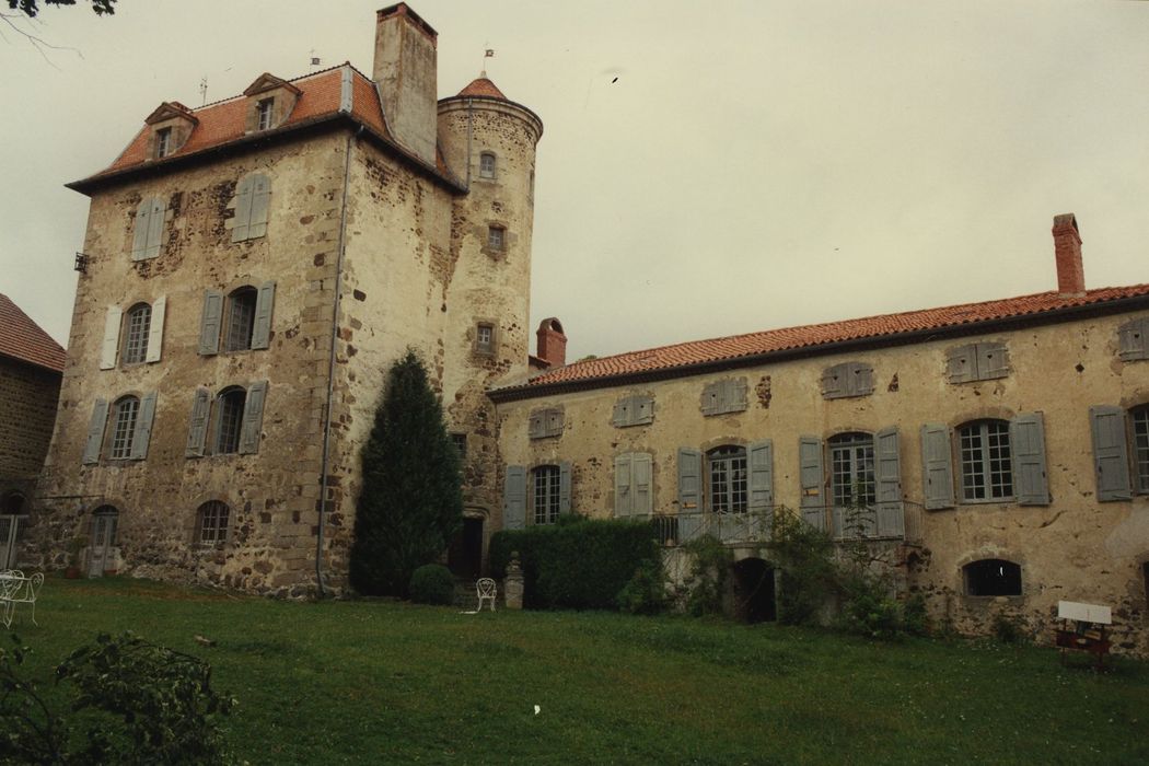 Château de Courbière : Ensemble sud-est, vue générale