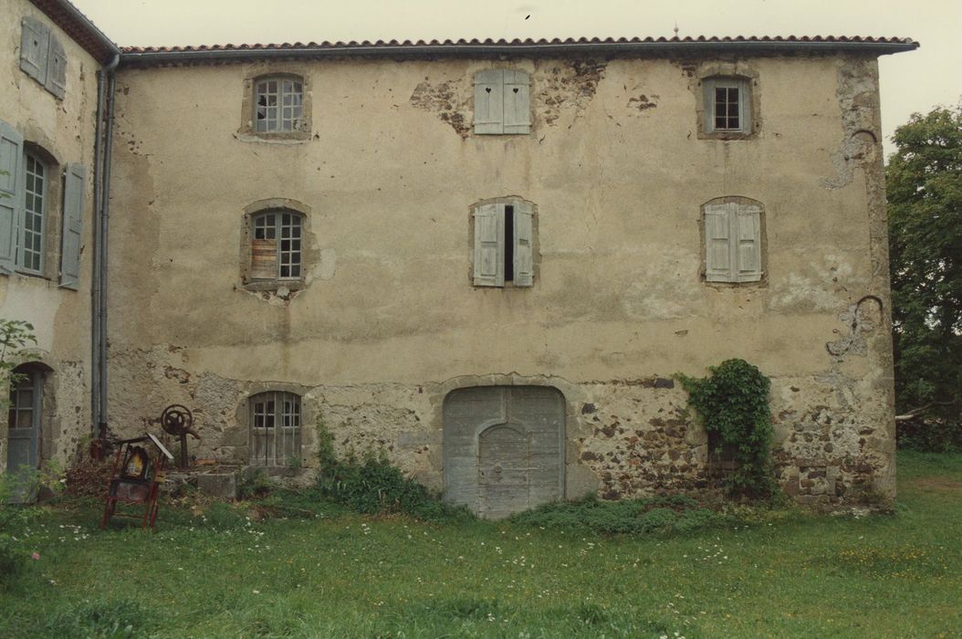 Château de Courbière : Aile est, façade ouest, vue générale