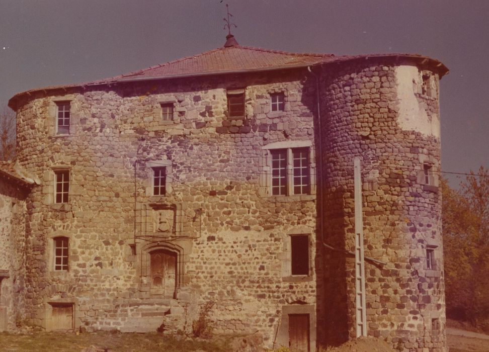 Maison forte ou château de la Borie-Chambarel : Façade sud, vue générale