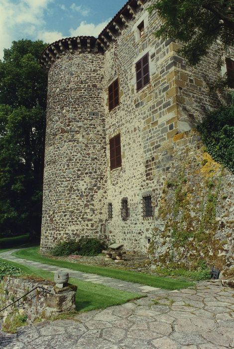 Château du Chambon : Façade ouest, vue générale