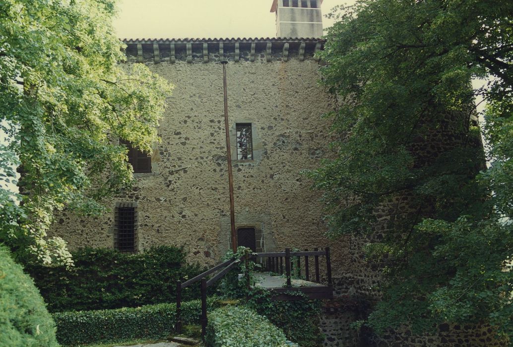 Château du Chambon : Façade nord, vue partielle