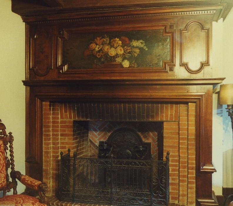 Château du Chambon : 1er étage, bureau, cheminée, vue générale