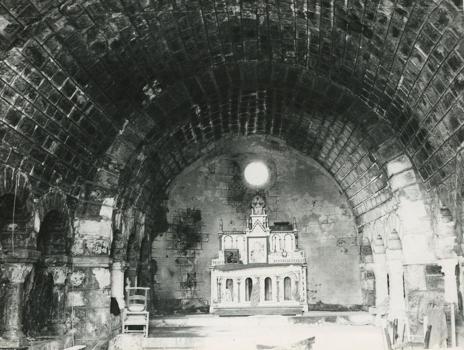 Ancienne église troglodytique Sainte-Croix : Choeur, vue générale