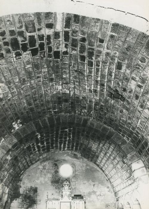 Ancienne église troglodytique Sainte-Croix : Nef, vue générale de la voûte