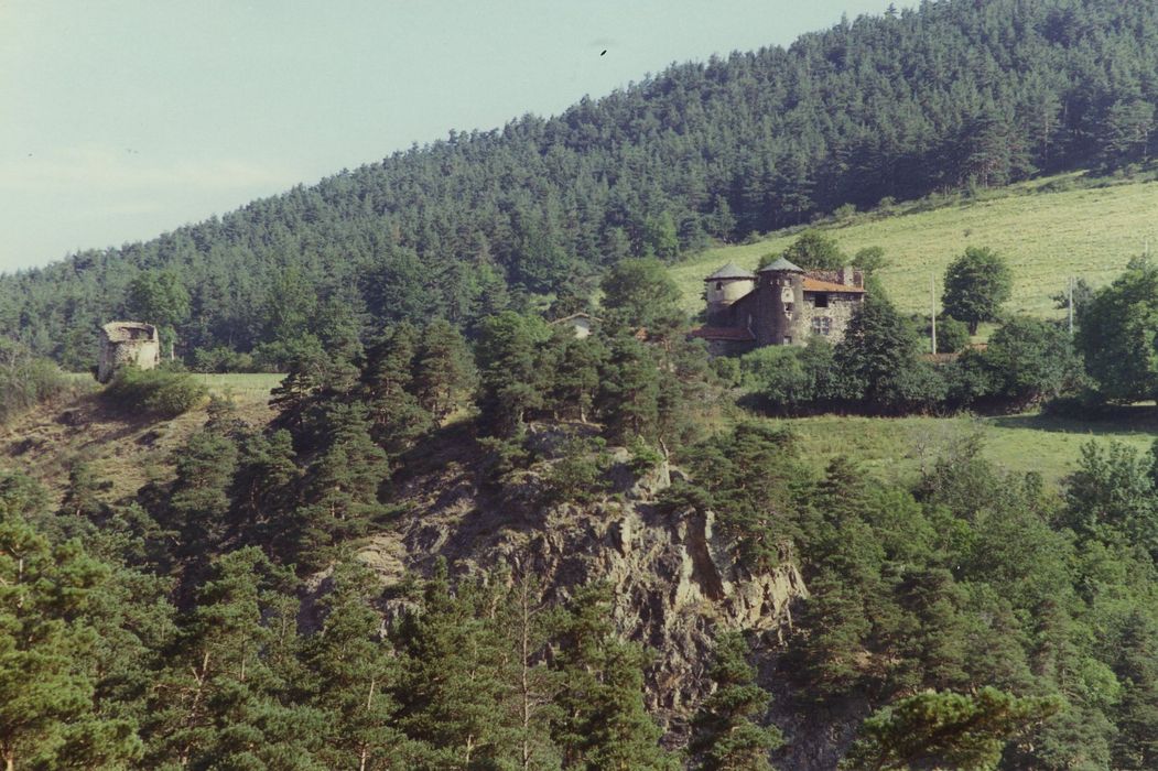 Château de la Valette : Vue générale du château dans son environnement depuis le Sud