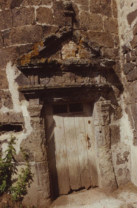 Château de la Valette : Tourelle d’escalier sud, porte d’accès, vue générale