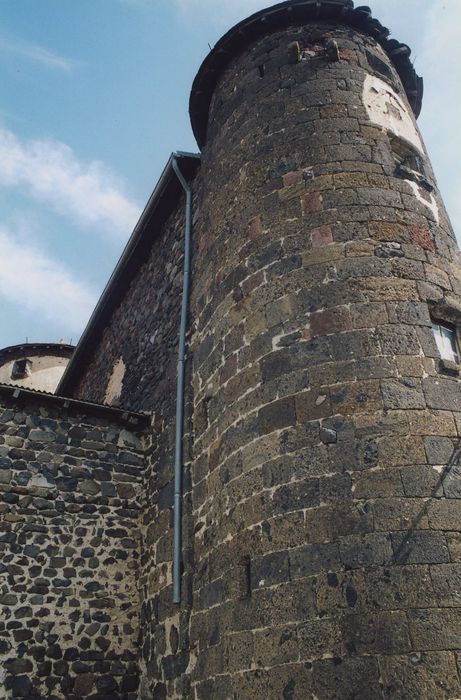 Château de la Valette : Façade sud, tourelle d’escalier, vue partielle