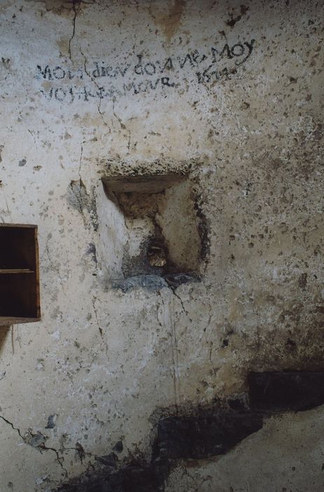 Château de la Valette : 2e étage, tour ronde, détail d’une inscription