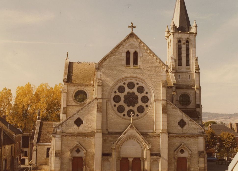 Eglise paroissiale : Façade occidentale, vue générale