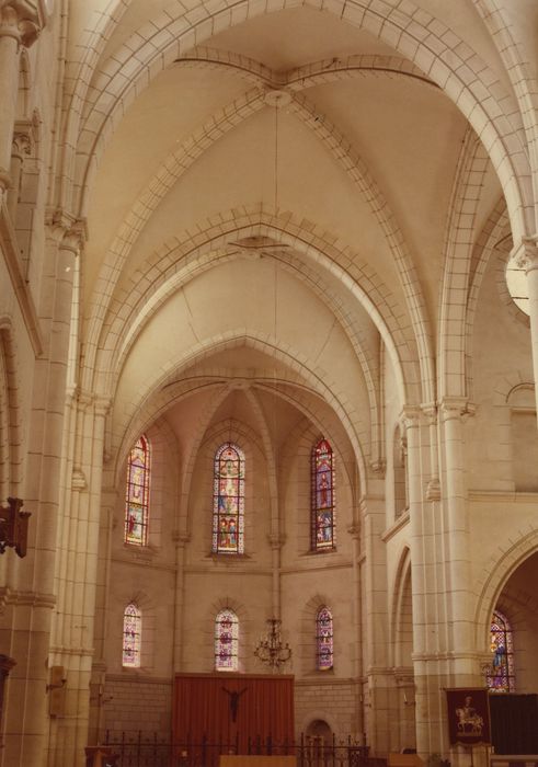 Eglise paroissiale : Nef, vue partielle