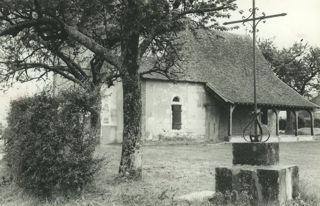 Chapelle-ermitage Sainte-Anne : Façade latérale sud, vue partielle