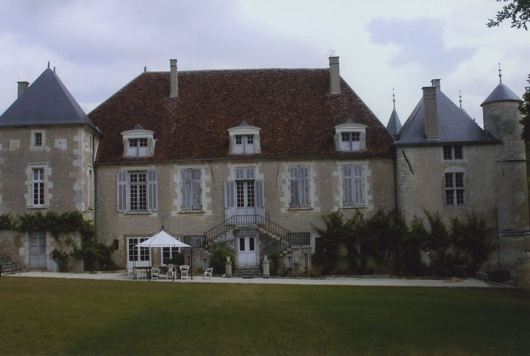 Château de Moutot : Façade sud, vue générale