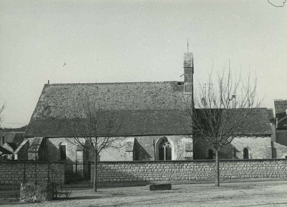 Eglise Saint-Gengoult : Façade latérale sud, vue générale