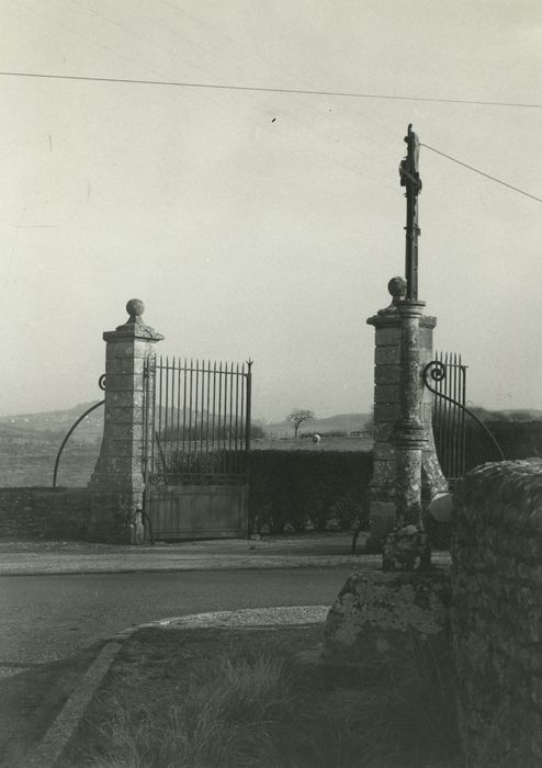 Château : Portail d’accès nord, vue générale