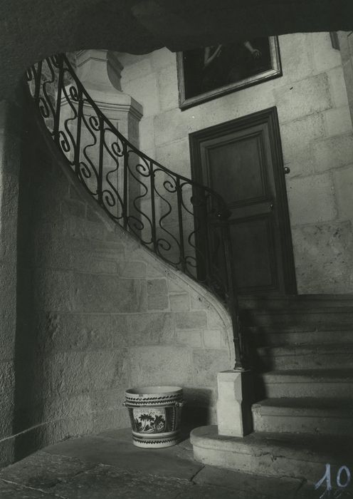 Château : Escalier, vue partielle