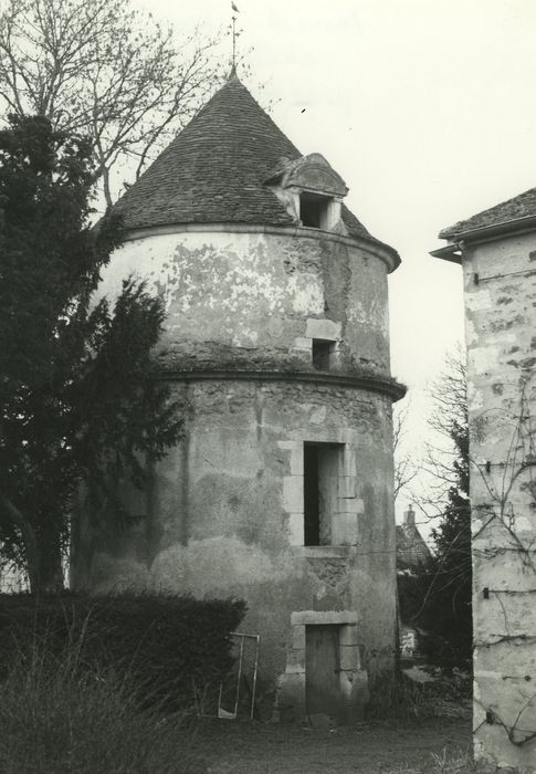 Château : Pigeonnier, vue générale