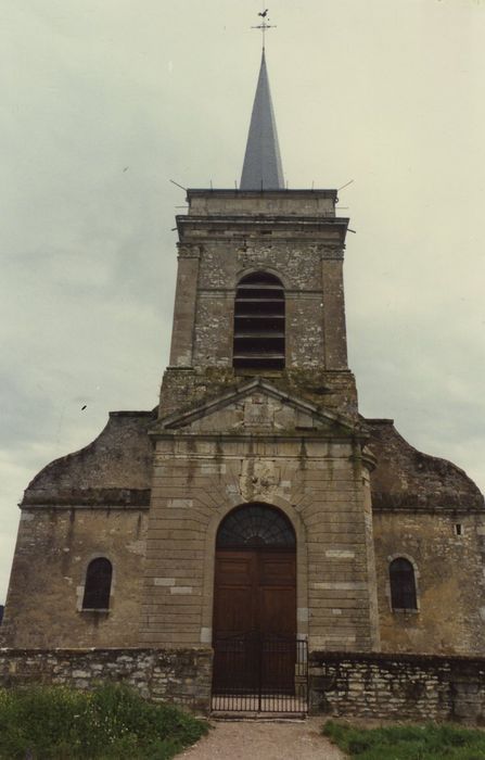 Eglise Saint-Jacques : Façade occidentale, vue générale