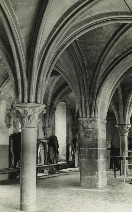 Abbaye Saint-Pierre (ancienne) : Salle capitulaire, vue partielle