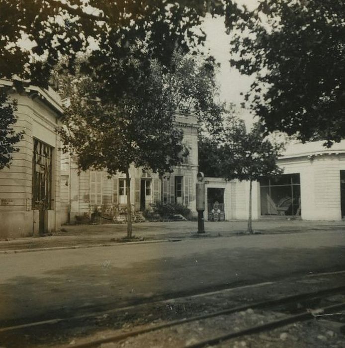 Château de Sparre : Vue partielle du château dans son environnement