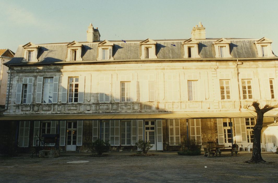 Hôtel Leclerc de Fourolles : Façade sud, vue générale