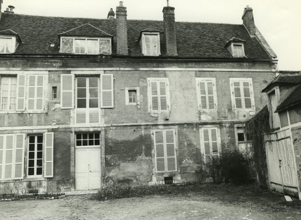 Maison de Marie Noël : Façade sur cour, vue partielle