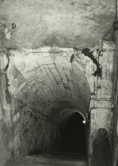 Maison de Marie Noël : Escalier menant à la cave, vue générale