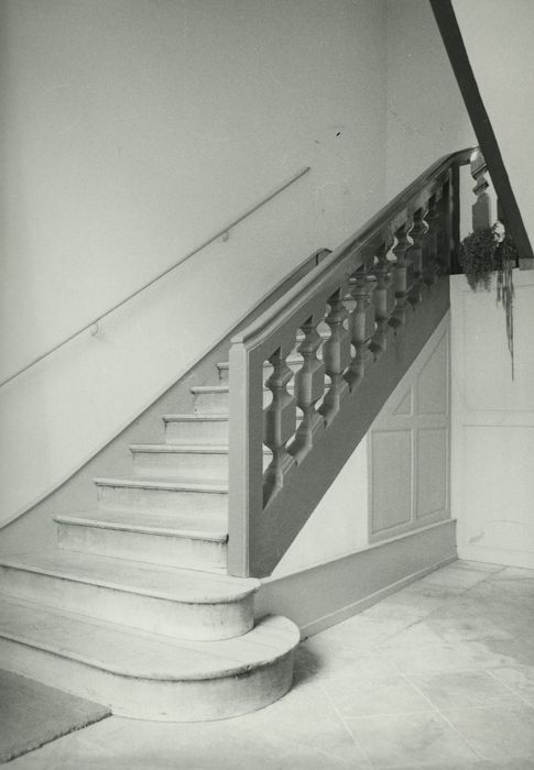 Maison de Marie Noël : Escalier principal, vue partielle