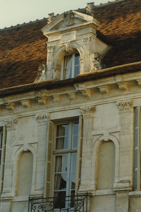 Hôtel de Crôle : Façade sur cour, vue partielle