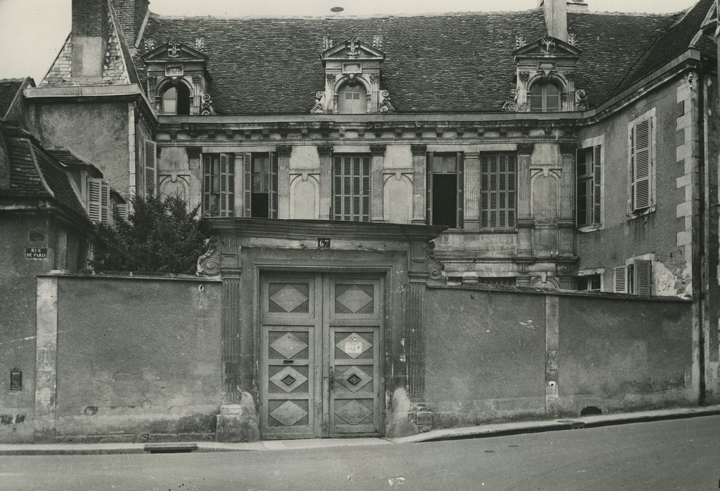 Hôtel de Crôle : Portail d’accès sur rue, vue générale