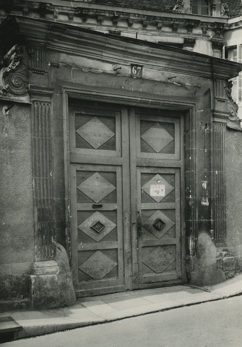 Hôtel de Crôle : Portail d’accès sur rue, vue générale