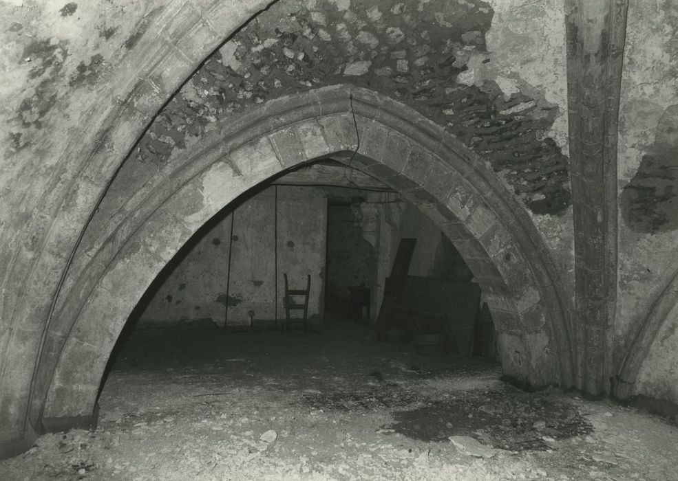 Eglise Saint-Martin-du-Bourg (ancienne) : Nef, détail d’un arc