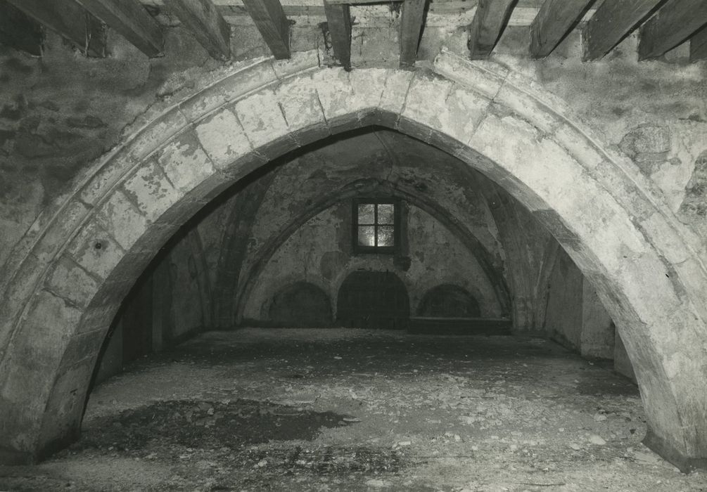 Eglise Saint-Martin-du-Bourg (ancienne) : Nef, détail d’un arc