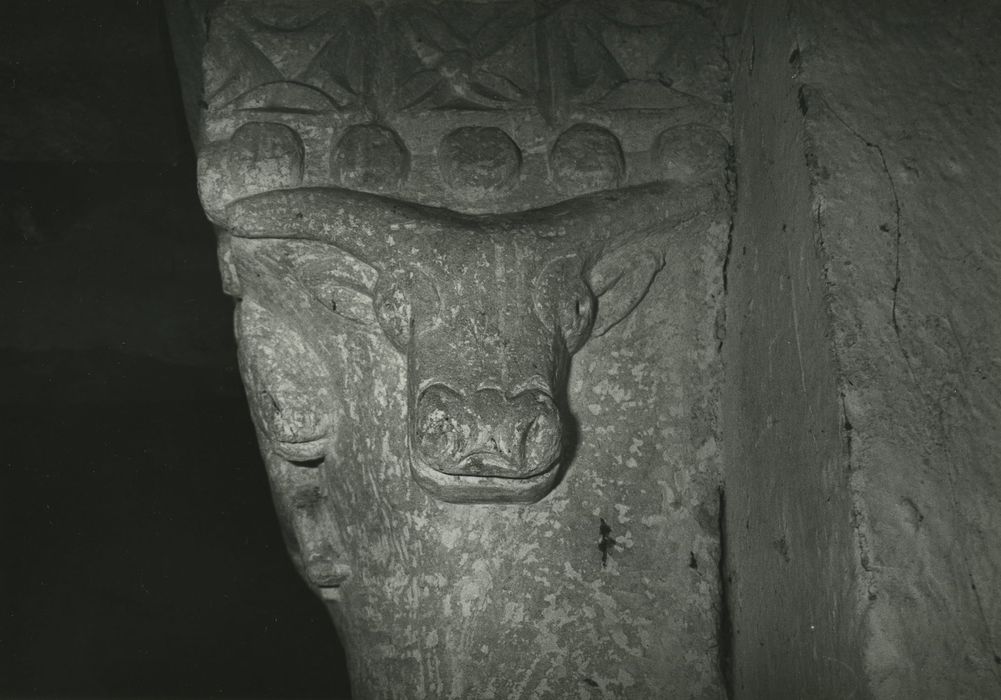 Eglise Saint-Martin-du-Bourg (ancienne) : Nef, détail d’un chapiteau