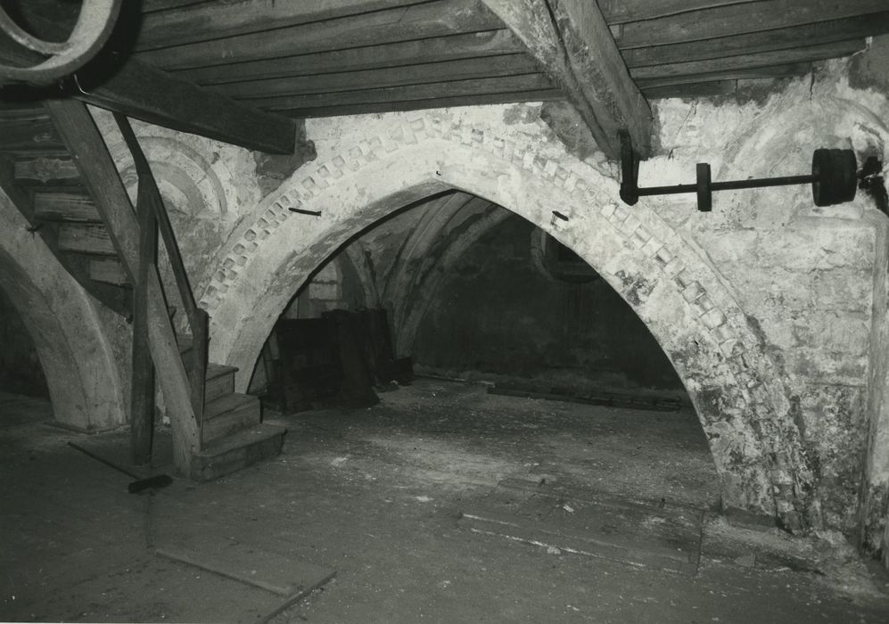 Eglise Saint-Martin-du-Bourg (ancienne) : Nef, détail d’un arc