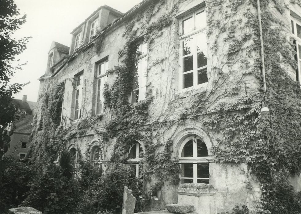 Hôtel Condé (ancien) : Façade sur jardin, vue générale