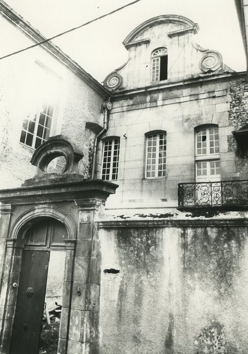 Hôtel Condé (ancien) : Façade sur cour, vue partielle