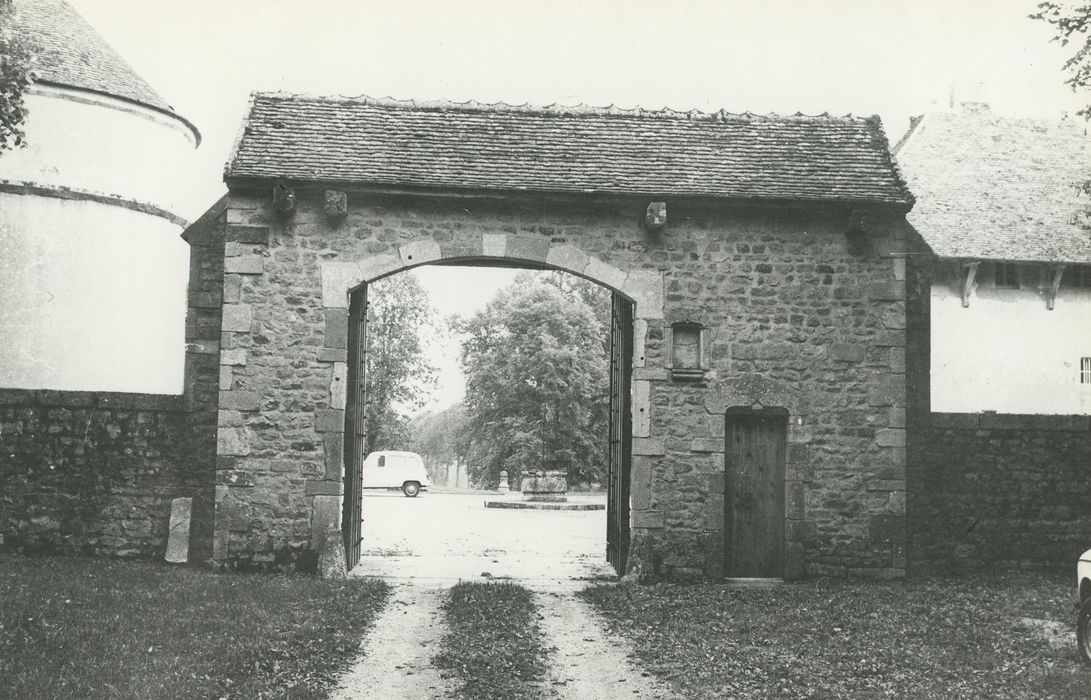 Manoir de Grésigny : Porterie, élévation nord, vue générale