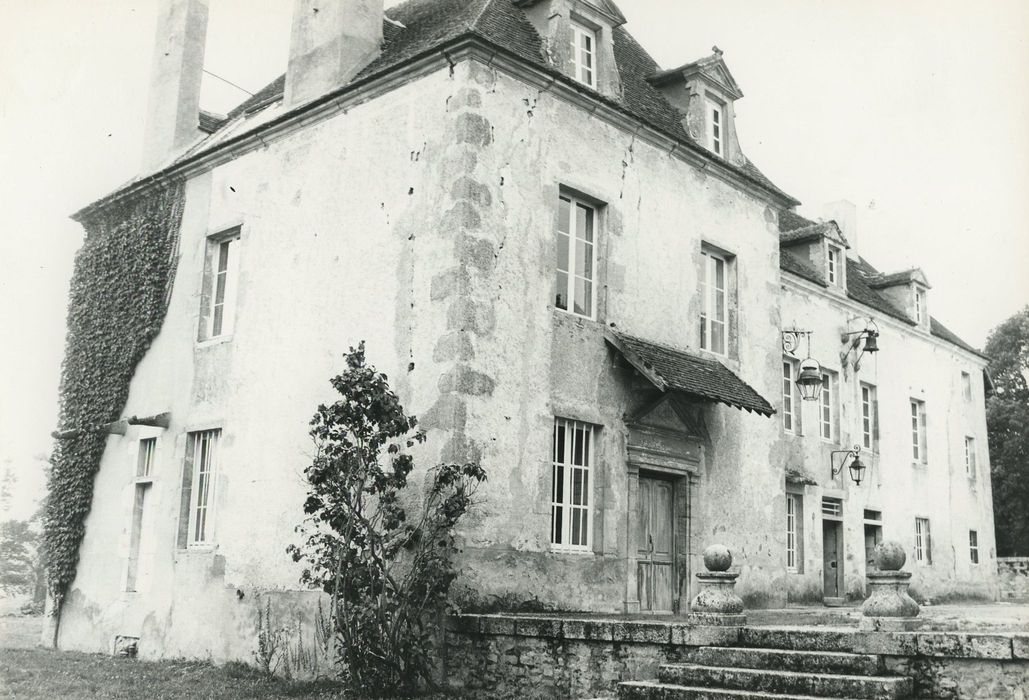 Manoir de Grésigny : Façades nord et est, vue générale