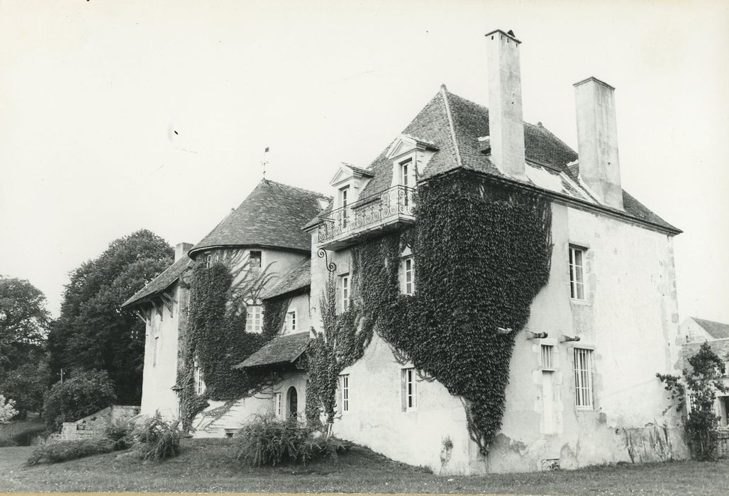 Manoir de Grésigny : Façades sud-est, vue générale