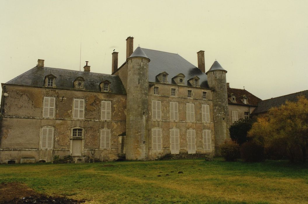 Château d'Anstrude : Ensemble ouest, vue générale