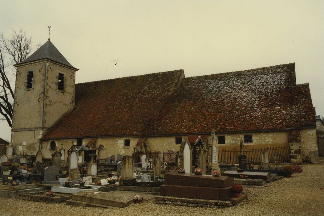 Eglise Saint-Martin : Façade latérale sud, vue générale