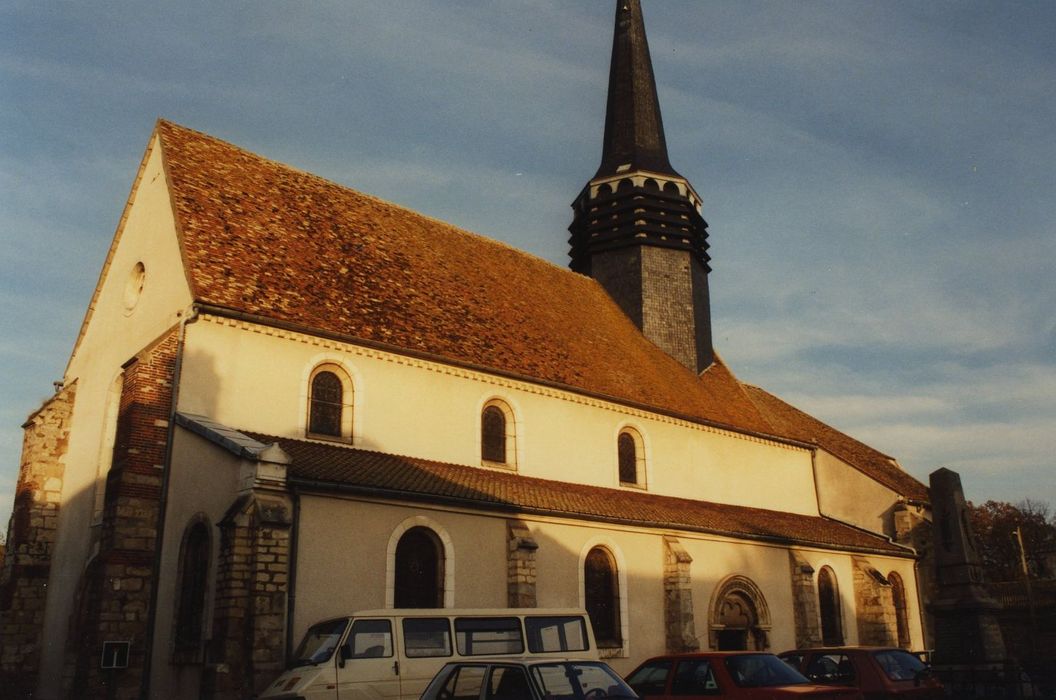 Eglise Saint-Loup : Façade latérale sud