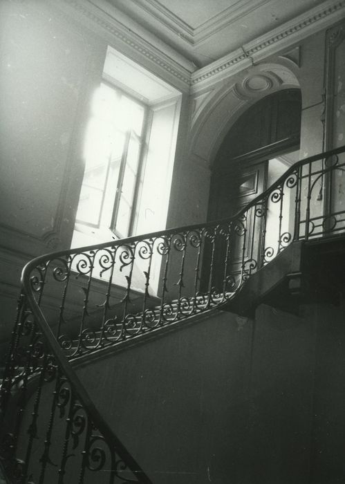 Palais épiscopal (ancien) : Escalier monumental, vue partielle