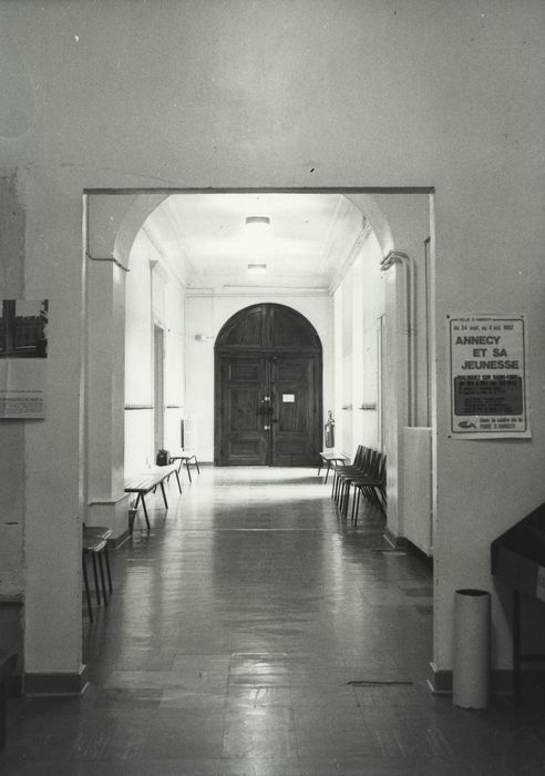 Palais épiscopal (ancien) : 1er étage, couloir du conservatoire, vue générale